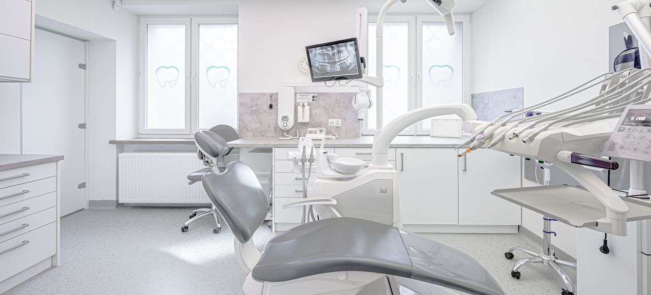 usługi stomatologiczne wybielanie zębów